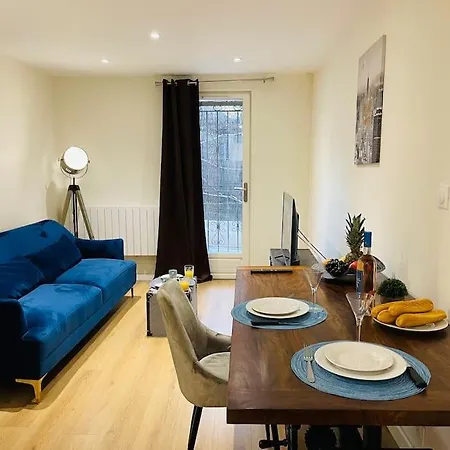 Notre Dame Yourhosthelper Apartamento Saint-Raphaël