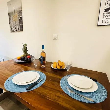 Notre Dame Yourhosthelper Apartamento Saint-Raphaël