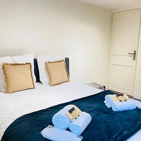 Apartment Notre Dame Yourhosthelper