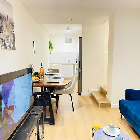 Notre Dame Yourhosthelper Apartment *